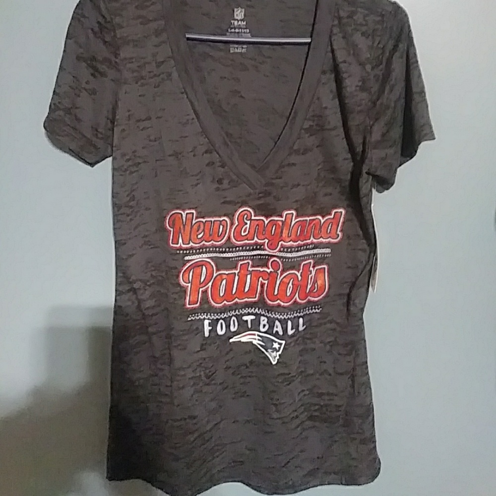 Patriots v neck t-shirt